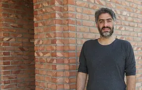 علیرضا افکاری همسر ساره بیات در کنار فرزندانش