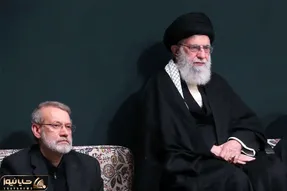 تصویری منتشر نشده از آیت الله سیدعلی خامنه‌ای در صداوسیما به‌ همراه علی لاریجانی