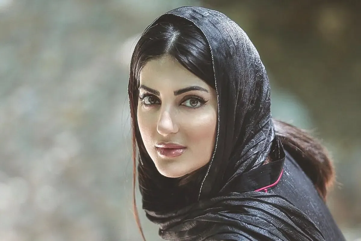 عکس لباس دل فریبانه هلیا امامی توجه همه را به خود جلب کرد!