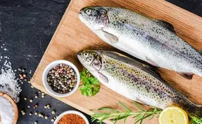 چگونه ماهی قزل آلا را برای طولانی مدت در یخچال نگهداری کنیم؟