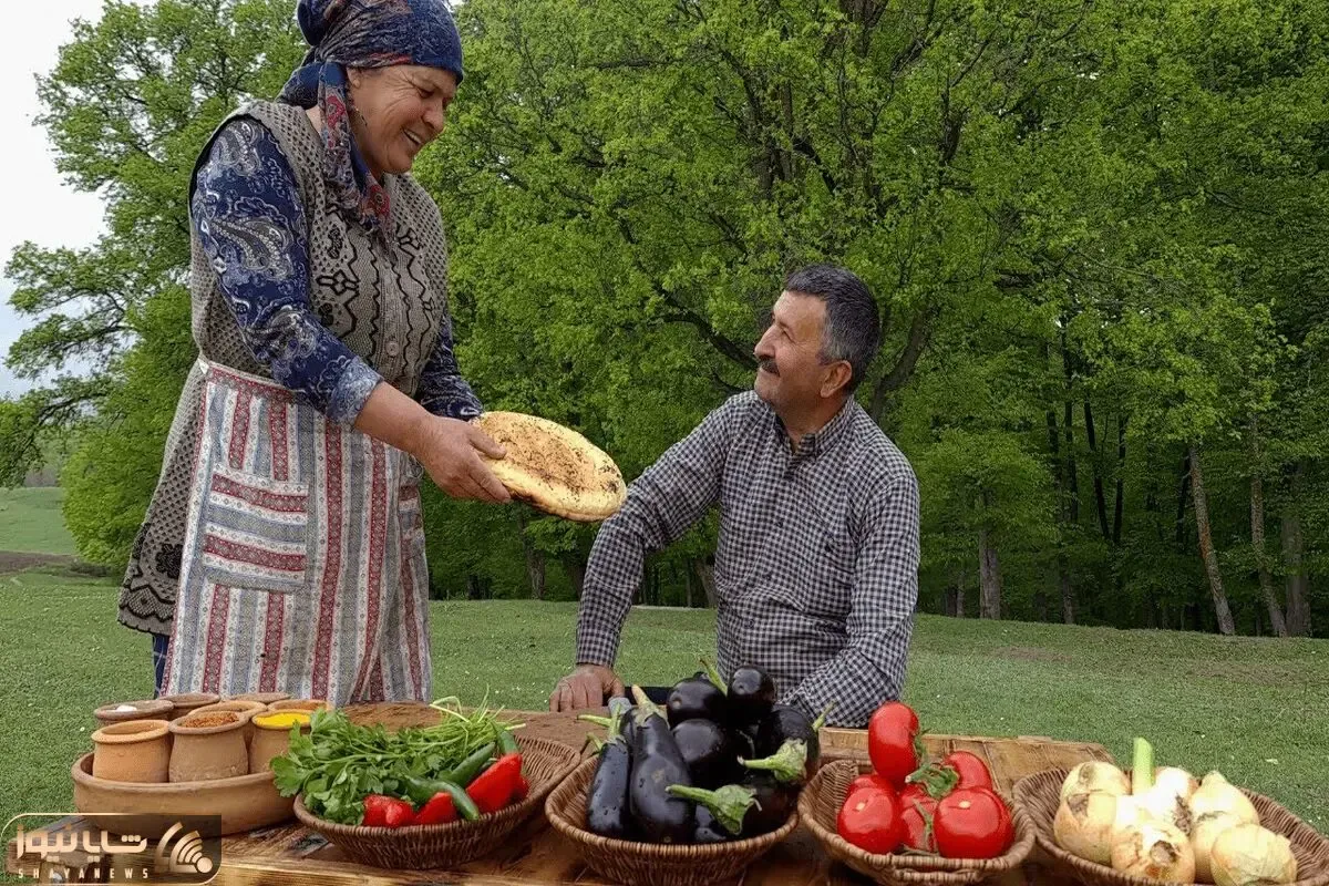 غذای خوش پخت دهاتی؛ خانوم با شوهرش که چوپان تو طبیعت نون محلی و خوراک گوشت لذیذ پختن