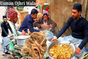 غذای خیابانی؛ غذای محبوب پاکستان که بوی سیرابی میده رو چجوری تو پیاده رو بار می زارن