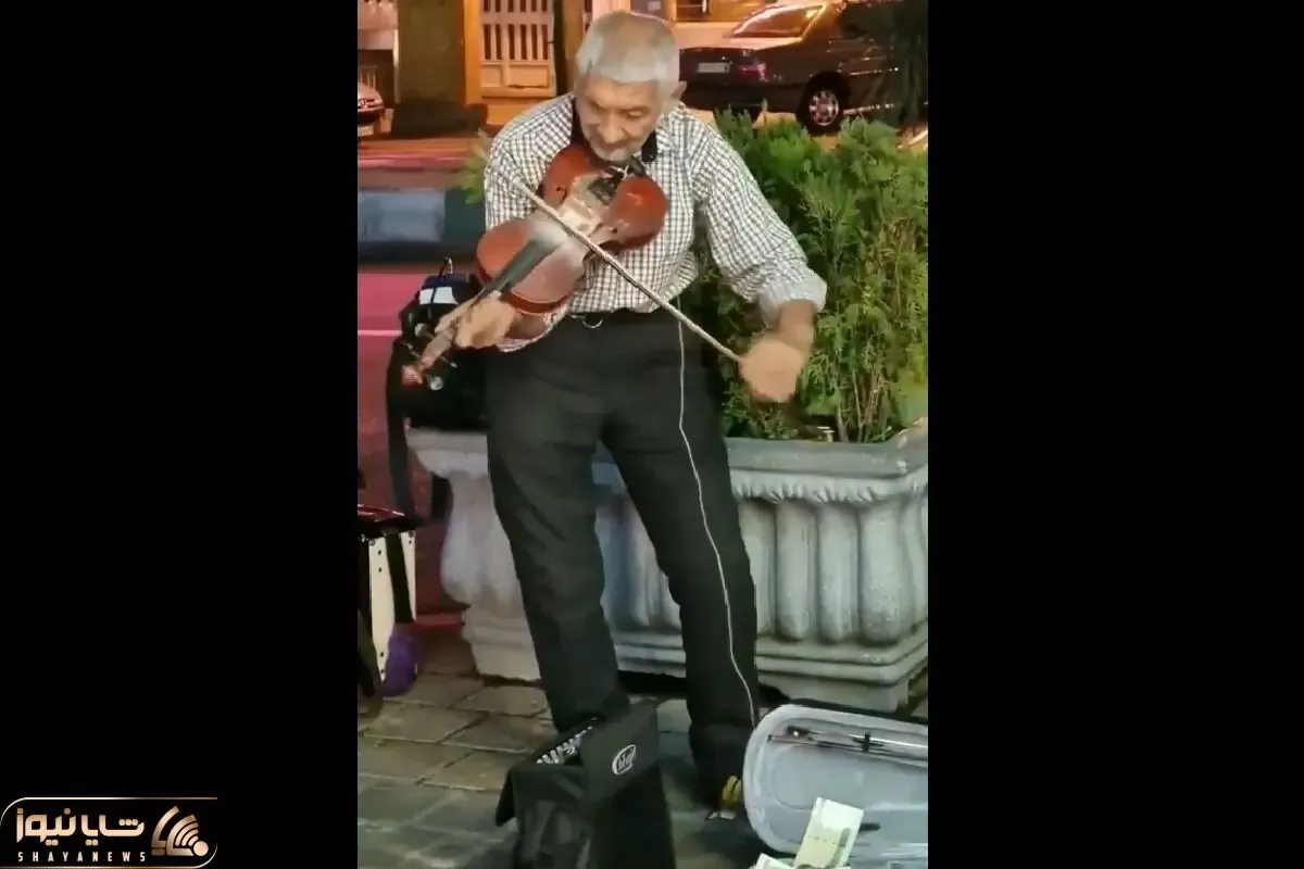 آواز خیابانی؛ پیرمردی رو ببینید که با کمر خمیده چه آهنگ دلربایی میزنه همه کیف کردن