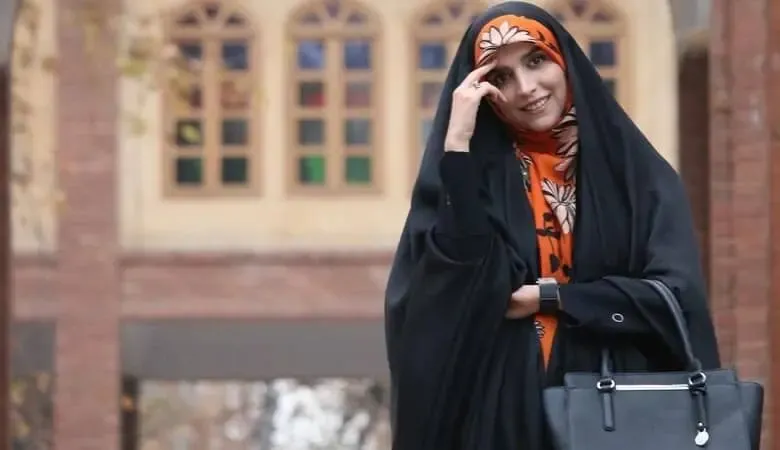 پوشش متفاوت خانم مجری در ایتالیا