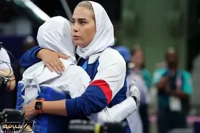 عکس صابر کاظمی در دستان مهروز ساعی