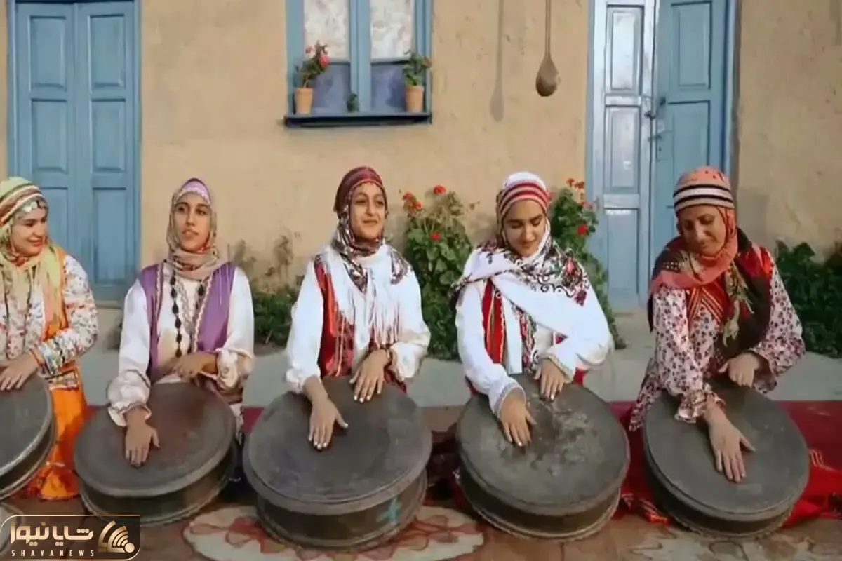 آواز محلی؛ تو میدون خانوما با تشت و قابلمه و آقایون رو الاغ نی و تنبکی می زنن و می خونن