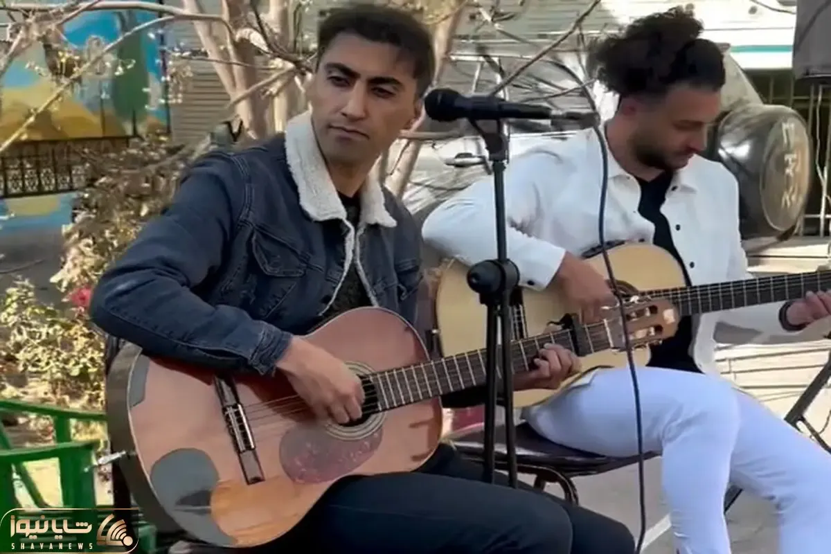 آواز شاد؛ دو نوازنده رفتن جنگ شادی تو دبیرستان دخترونه تا ساز میزنن بچها همخونی میکنن