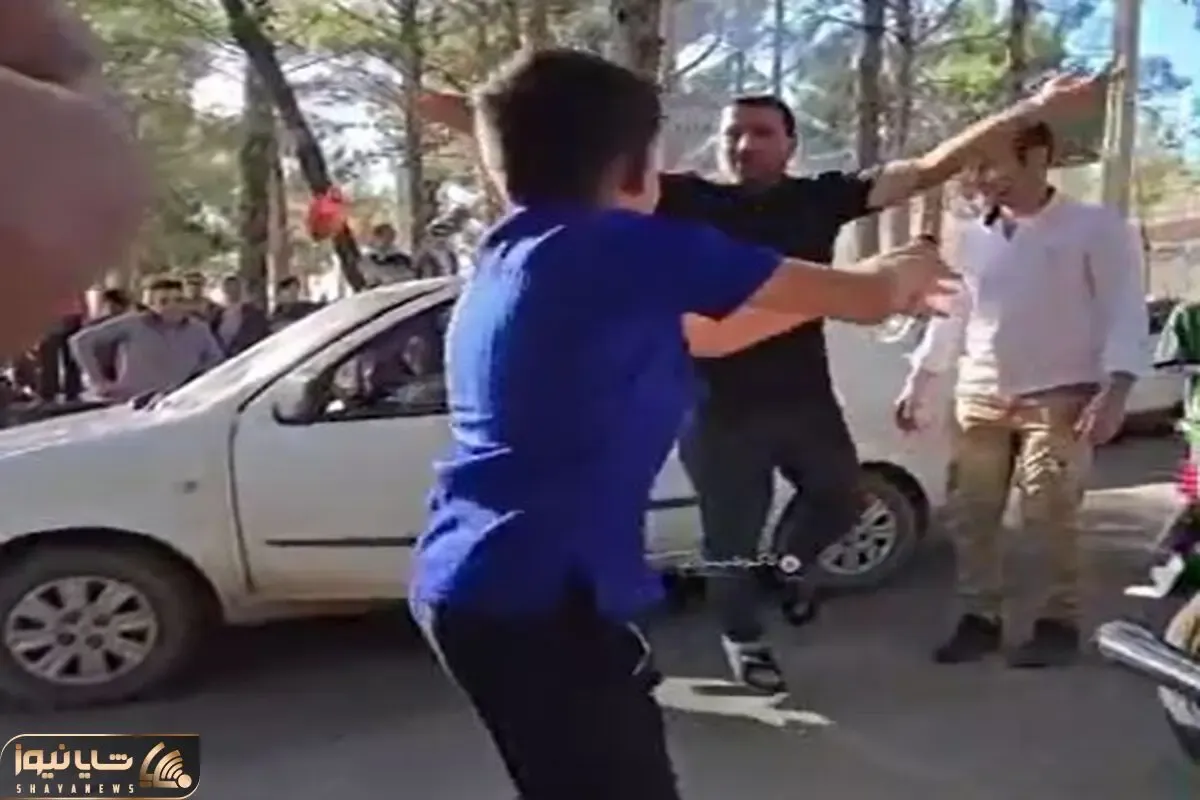 آواز شاد؛ یه پسر کوچولو داشت تو خیابون می رقصید که آقای راننده هم جوگیر شد اومد وسط