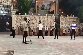 آواز محلی؛ این رفقا هماهنگ میکنن تو مهمونی سرخسی برقصن واقعا بی نظیرن شیطونا