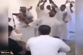 آواز شاد؛ پسر جوون چه قشنگ شبیه مار شلنگی لرزوند رقص عربی مردونه سال جدیدو آپدیت کرد