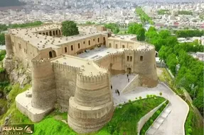قلعه فلک الافلاک عربی خیر بلکه سپهر سپهران یادگار ایران باستان و یادآور شکوه گذشته‌ها