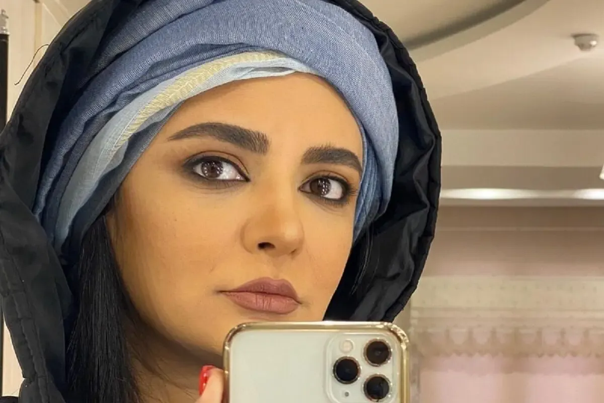 سلفی لیندا کیانی با چهره زیبا و متفاوت با لاک قرمز! + عکس