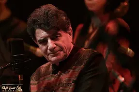 آواز ماندگار؛ استاد شجریان چه گوش نواز با چشمهای اشک آلود آهنگ پر کن پیاله رو خوند