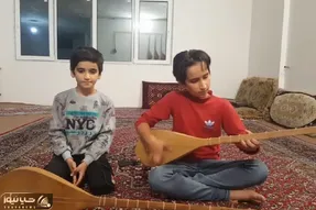 آواز محلی؛ دو پسر بچه چنان با سوز آهنگ لری میخونن که چهار ستون بدنت میلرزه باریکلا