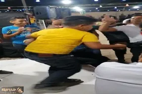 آواز شاد؛ پسره تو رقص عروسی هر نقطه از بدنش داره میلرزه ژله اس خواننده چشاش چارتا شده
