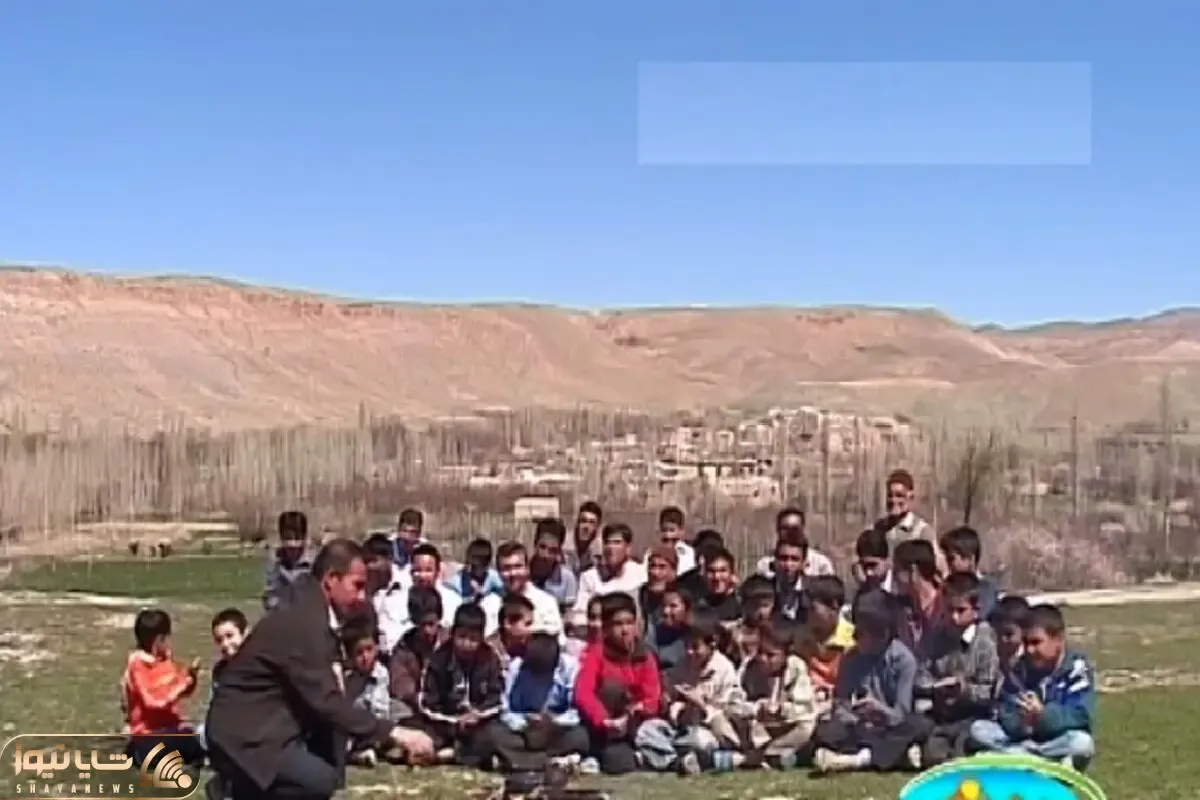 آواز محلی؛ معلم اهالی روستا رو جمع کرده و دورهم آهنگ قوچانی بسیار احساسی میخونن!