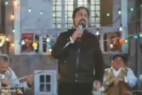 آواز ماندگار؛ رضا عطاران چه با ناز و عشوه آهنگ من یه پرندم رو میخونه فقط رقص هلکوپتری