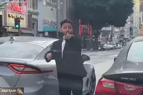 آواز شاد؛ خارجیا واقعا عقلشون عجیبه تو ترافیک به جای فحش با بوق ماشین آهنگ میزنن