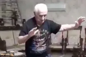 آواز شاد؛ پیرمرد پیر چه لنگان لنگان با آهنگ مازنی میرقصه سرخوش و شنگول گوله نمک