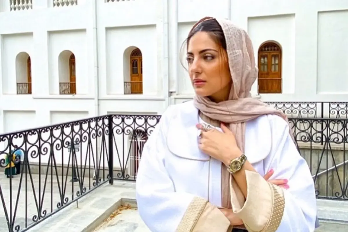 عکس هلیا امامی با عینک جذاب و مو های خرمایی جذاب تر!