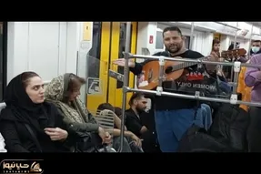 آواز خیابانی؛ خواننده خوش صدایی که توی مترو از مادر خوند و همه رو احساساتی کرد