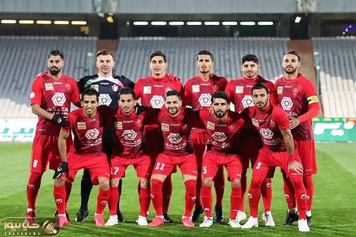 (عکس) قاب یادگاری بازیکنان پرسپولیس در جوار خانه خدا