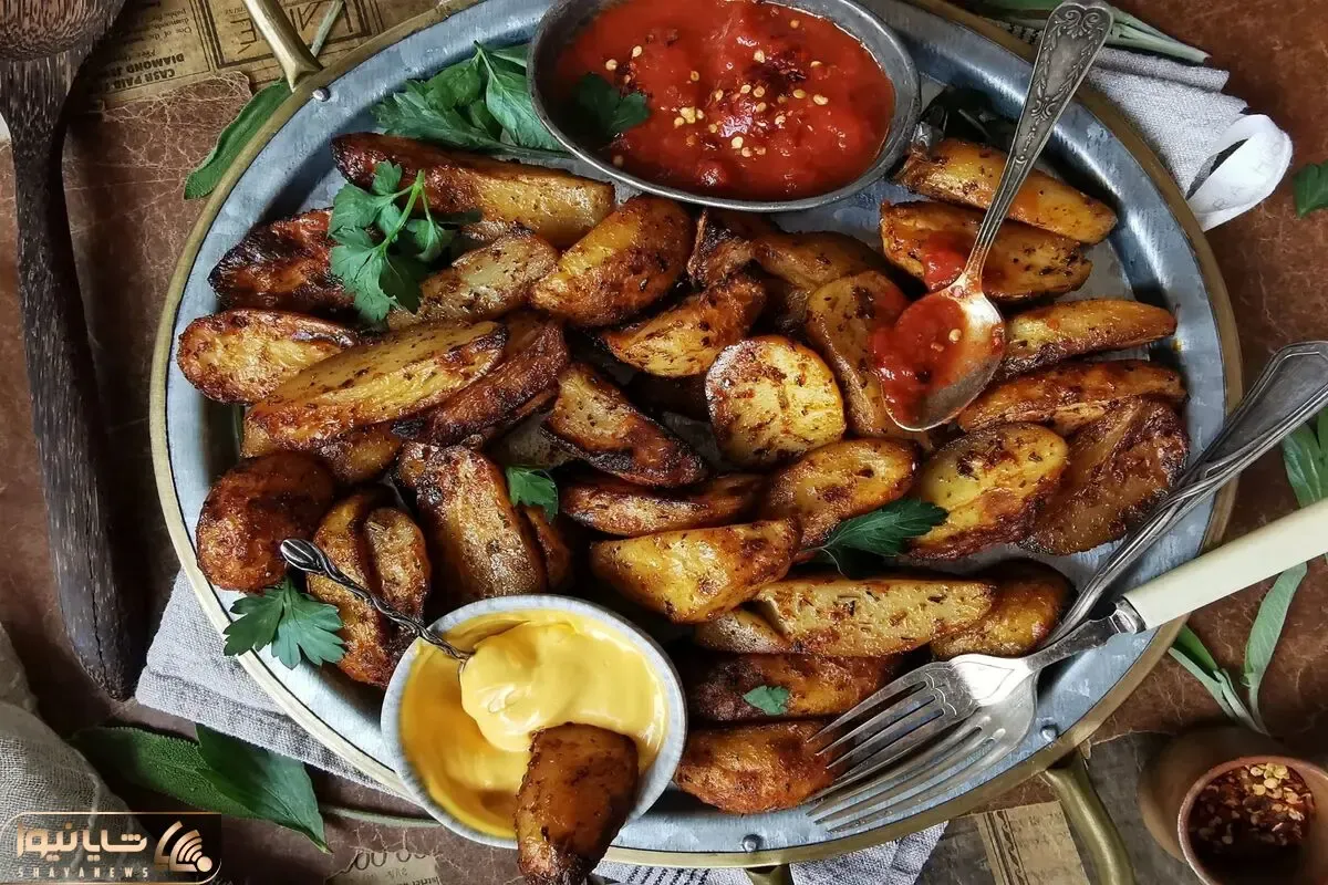 طرز تهیه سیب زمینی تنوری با لیمو و سیر؛ فقط بخور ببین عجب بمبیه لعنتیِ خوشمزه