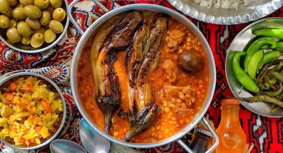 طرز تهیه یه خورشت قیمه بادمجان خوشمزه؛ اینجوری تلخی و روغن اضافه بادمجون بگیرید
