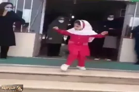 آواز شاد؛ دختربچه با چنان مهارتی تو مدرسه آذری رقصید هیچ کسی به گرد پاش نمیرسه شاهانه