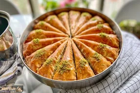طعام خوش پخت نوروزی؛ چه حرفه ای باقلوا استانبولی رو طبخ میکنه خوشمزگی ازش میچکه