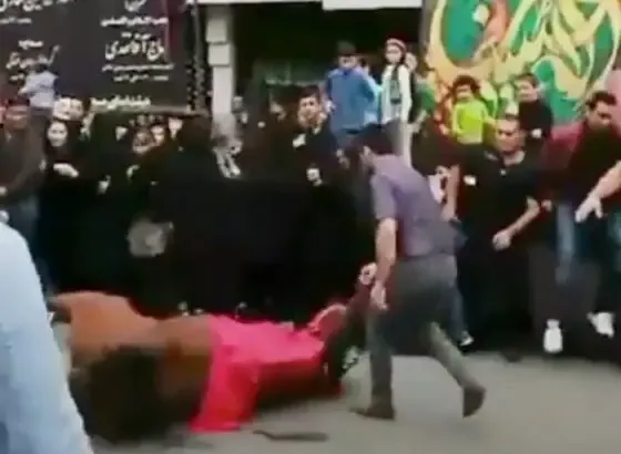 (ویدئو) خودکشی اسب شمر و کوبیدن سرش به زمین