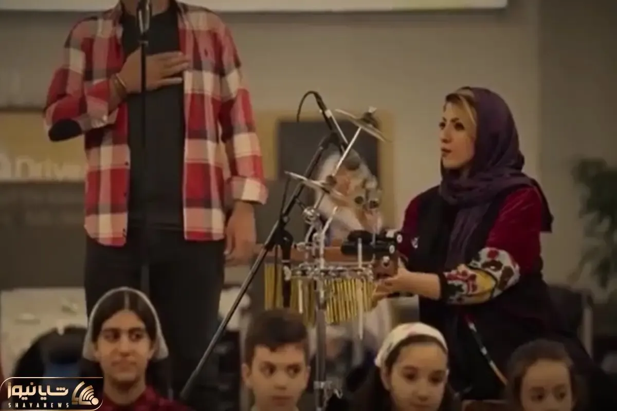 آواز شاد؛ نوازندگی قشنگ آریا تو فرودگاه که مردم پروازو هوتوتو کردن وایسادن تماشا