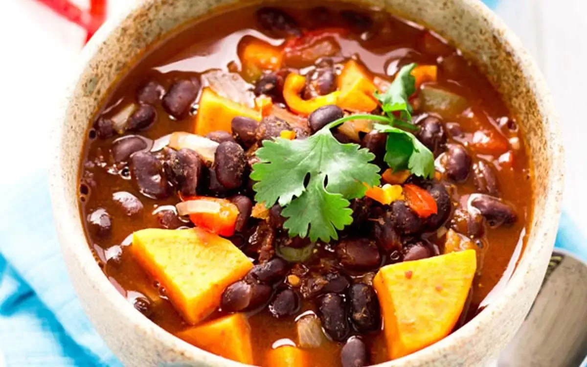 طرز پخت خوراک سیب زمینی با لوبیا چیتی
