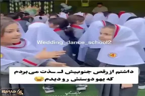 آواز شاد؛ دختربچه جوری با خبزک خبز العباس میرقصه حض کنی البته تا دوست مسخره اشو ندیدی