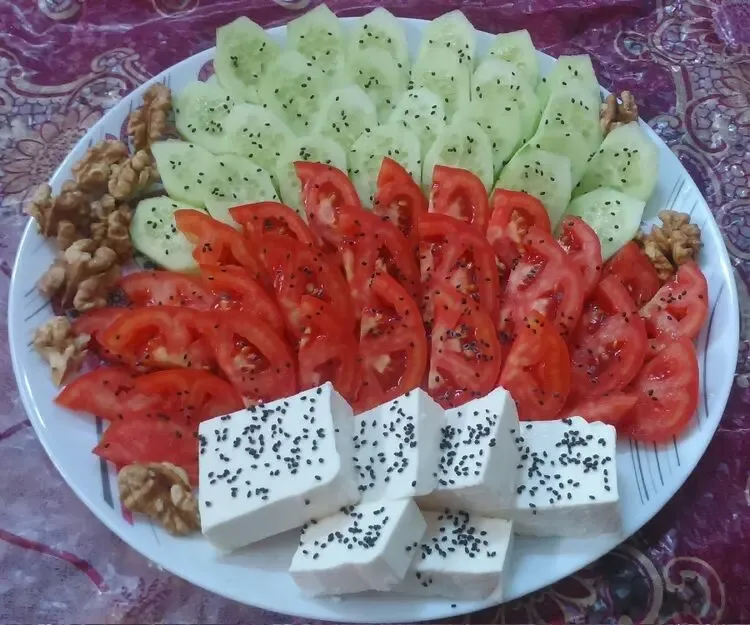 خوردن پنیر با این 2 ماده غذایی ممنوع!