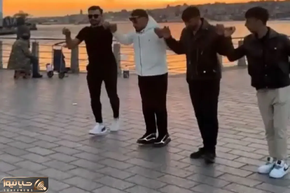 آواز شاد؛ این 4 تا پسر با عینک سیس گرفتن دست تو دست هم چه حرکت موزونی میرن