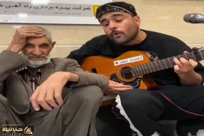 آواز خیابانی؛ پسره تو مترو زده زیر آواز طفلی پیرمرد حوصله نداره الانه که بزنه دهنش