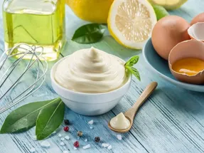 طرز تهیه سس مایونز خانگی بدون مواد نگهدارنده؛ به طعم سس های بیرون