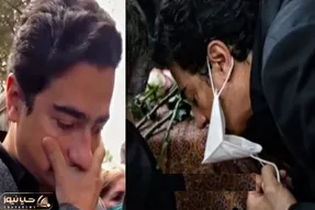 آواز هنرمندانه؛ همایون شجریان سرمزار نیمه جانش با بوسه بر خاک اشک ریزان میخونه