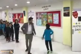 آواز شاد؛ رقص حرفه ای معلمه با دانش آموزاش که سر صبحی بمب انرژی بهشون منتقل کرد