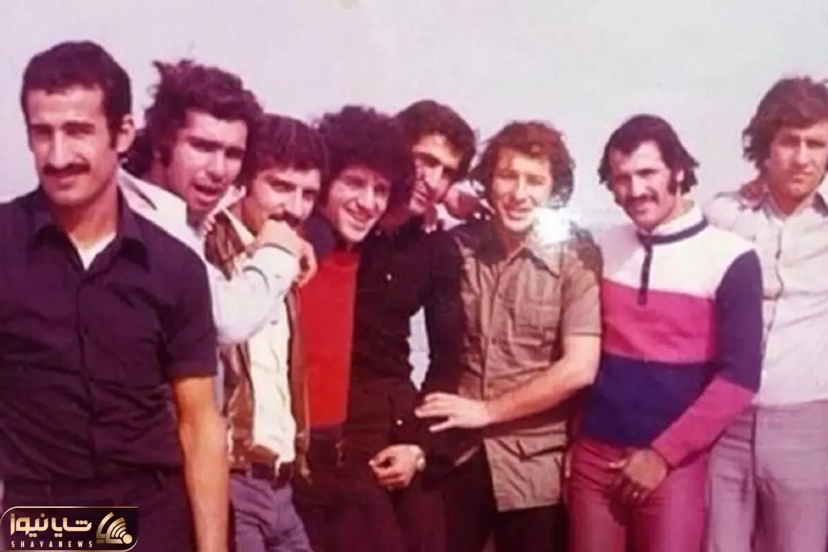 آواز شاد؛ تو عروسی دهه هفتاد قطار هوهو چی چی راه انداختن یه خیل آدم هماهنگ میرقصن