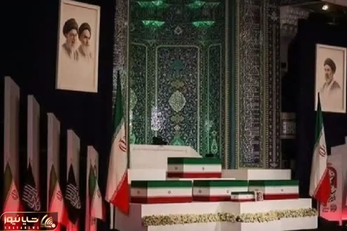 شهدای بیت رهبری| پیکر رهبر شهید انقلاب حضرت آیت‌الله العظمی خامنه ای در کنار خانواده