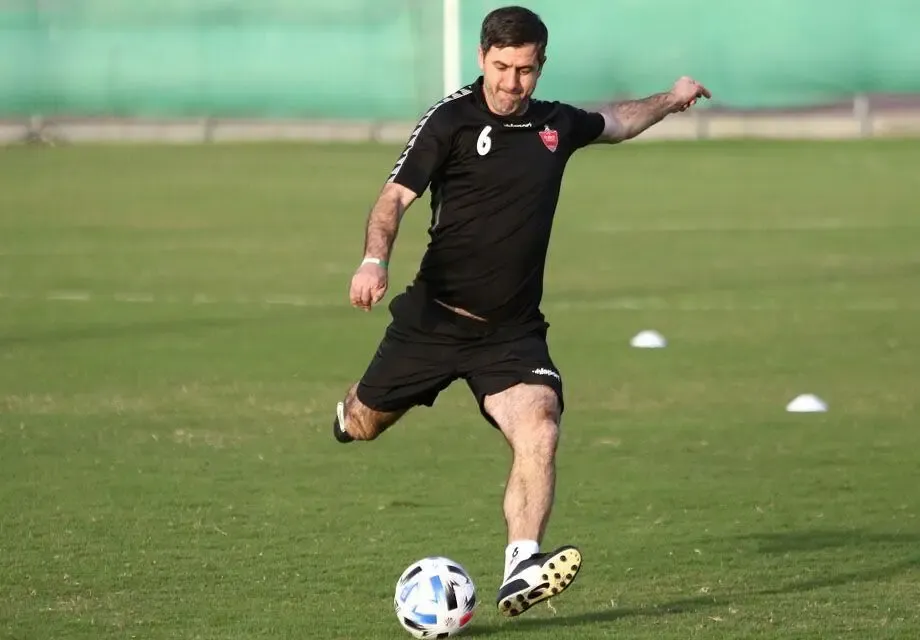 خبر بد برای پرسپولیسی‌ها؛ کریم باقری قید حضور در پرسپولیس را می‌زند؟