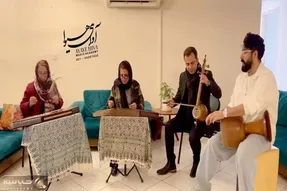 آواز اصیل؛ دوتا خانوم سن بالا که میخوره سی تایی نوه داشته باشن سنتور زدن فوق حرفه ای