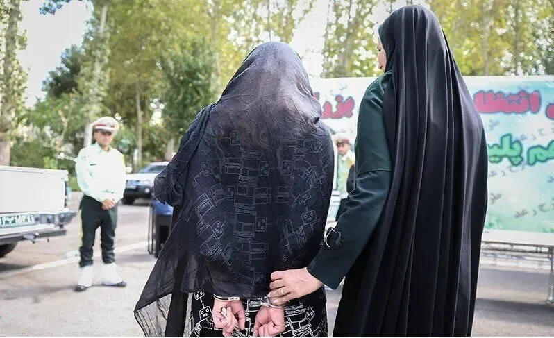 مرد مشهدی مچ زن خائنش را در دفتر مرد غریبه گرفت