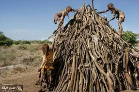 معماری خلاقانه؛ با دسته بیل تو بیابون خونه ساخت از گرما نسوزه کومودو نخورتش
