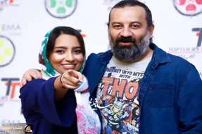 آواز معروفا؛ جولان عجیب و رقص غریب مهراب قاسم خانی در خانه و فیلم گرفتن دخترش