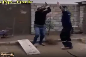 دانلود آواز؛ کارگرا وسط بیل زدن یه رقصی میکنن از غم دنیا فارغ دیدنی روحت شاد میشه