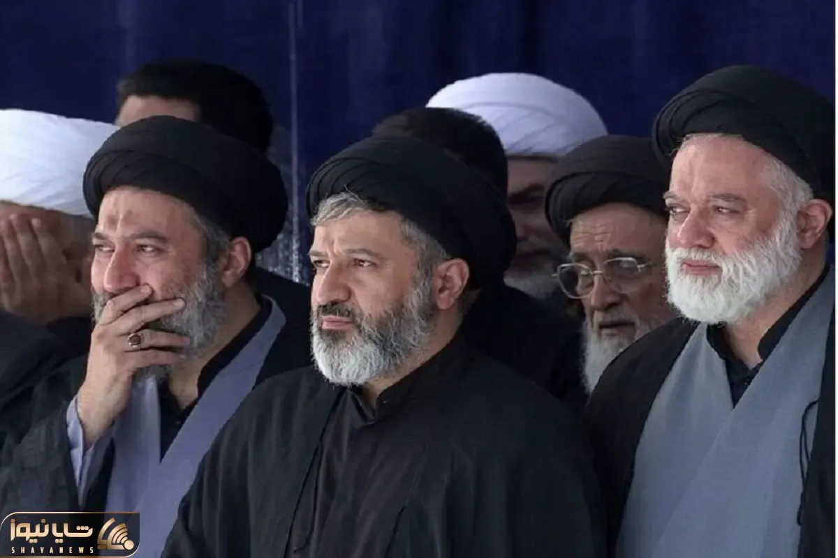 سید مصطفی خامنه‌ای در مراسم استقبال از پیکر رهبر شهید در کنار پزشکیان و عراقچی
