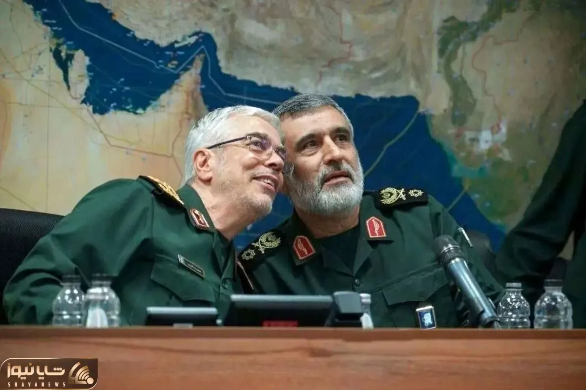 تصاویر اقامه نماز بر پیکر سرداران شهید حاجی‌زاده و باقری